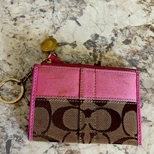 Beautiful Coach Wallet! A must have for coach lovers!